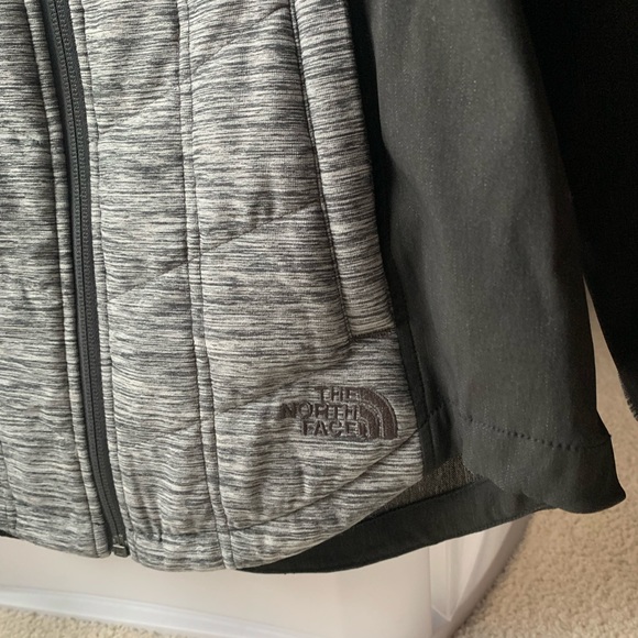 The North Face Women’s Hooded Jacket - Picture 2 of 6